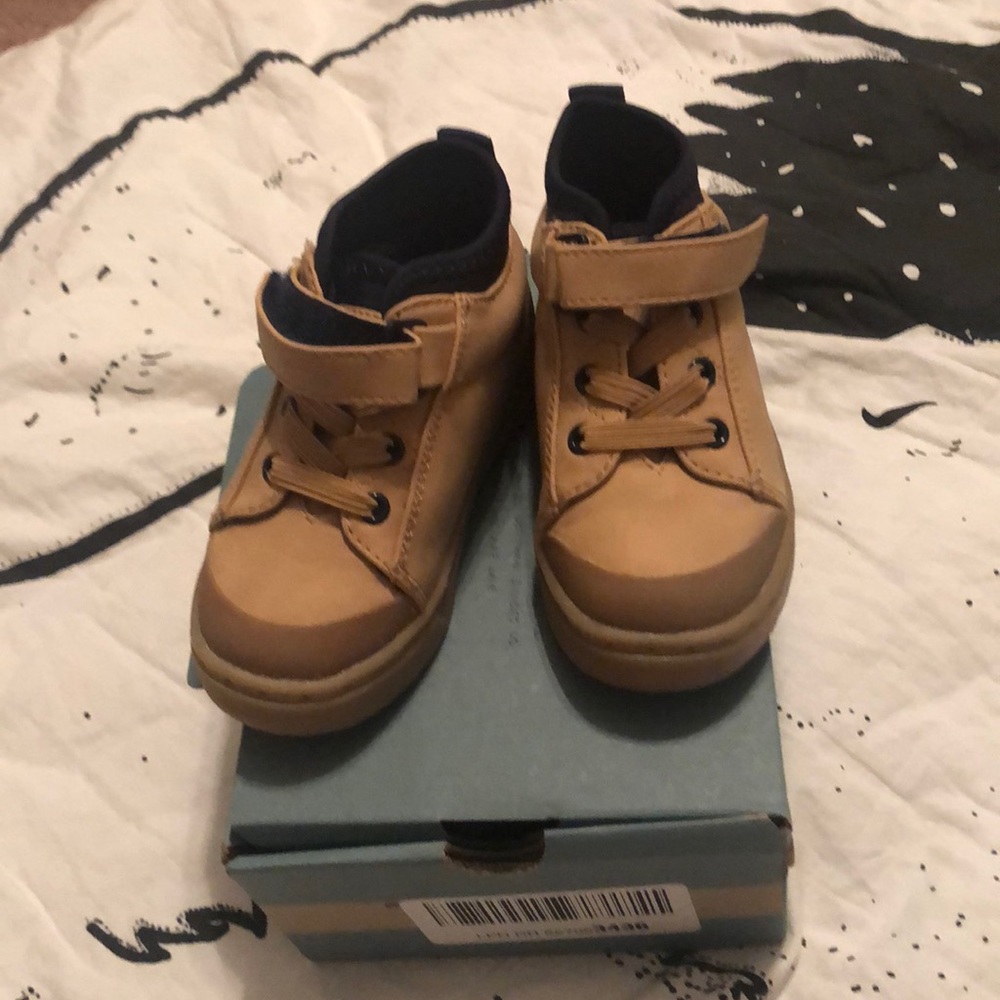 Brand new Toms boots